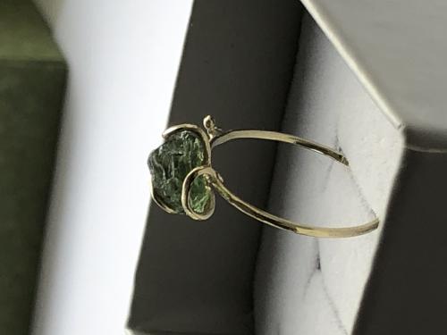 Zlat prsten VLTAVN, vtvikov prsten s vltavnem, i jako zsnubn prsten- autorsk perk BS Design